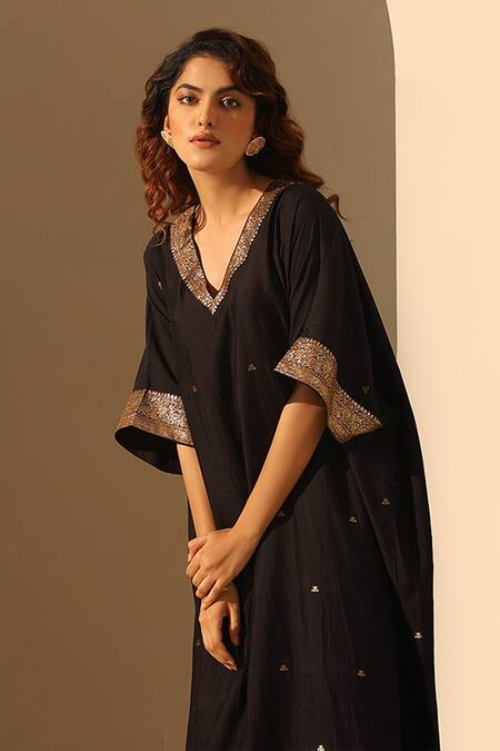 Buy_Weaver Story_Black Handloom Cotton Sequins V-neck Embroidered Kaftan _Online_at_Aza_Fashions