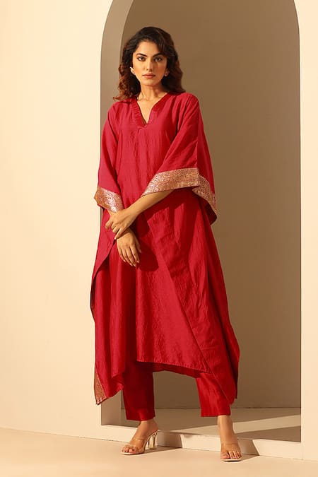 Weaver Story Sequins Embroidered Round Neck Kaftan 