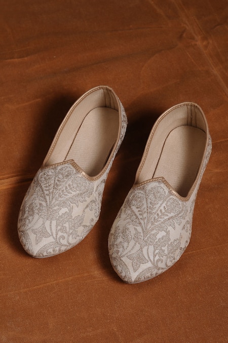 Nitika Gujral Embroidered Raw Silk Juttis 