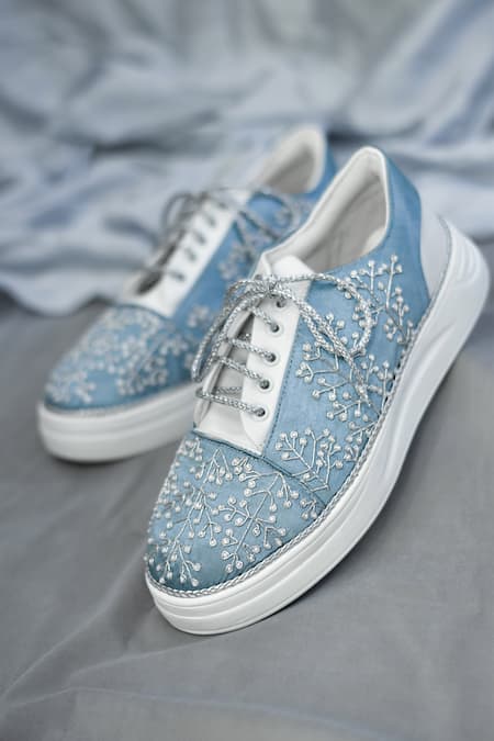 AROUND ALWAYS Yuki Embroidered Sneakers 