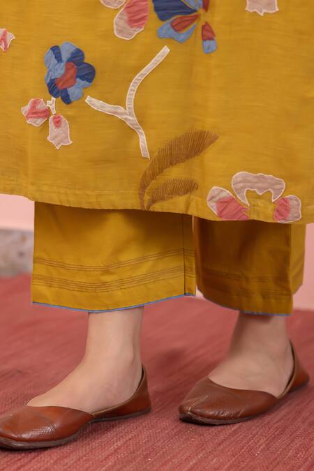 Vaayu Yellow Cotton, Muslin Embroidery Round Straight Applique Work Kurta Pant Set Online at Aza Fashions Vaayu_Yellow Cotton, Muslin Embroidery Round Straight Applique Work Kurta Pant Set_Online_at_Aza_Fashions