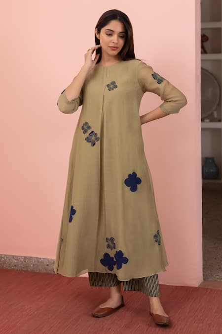 Vaayu Green Cotton, Muslin Embroidery Round Neck Floral Applique Kurta And Pant Set Online at Aza Fashions Vaayu_Green Cotton, Muslin Embroidery Round Neck Floral Applique Kurta And Pant Set _Online_at_Aza_Fashions