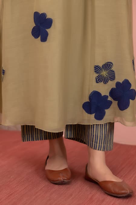 Buy Vaayu Green Cotton, Muslin Embroidery Round Neck Floral Applique Kurta And Pant Set Online at Aza Fashions Buy_Vaayu_Green Cotton, Muslin Embroidery Round Neck Floral Applique Kurta And Pant Set _Online_at_Aza_Fashions