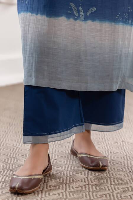 Vaayu_Blue Cotton, Muslin Embroidery Round Neck Abstract Print Kurta Pant Set_Online_at_Aza_Fashions