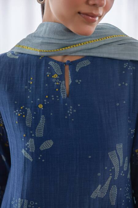 Buy_Vaayu_Blue Cotton, Muslin Embroidery Round Neck Abstract Print Kurta Pant Set_Online_at_Aza_Fashions