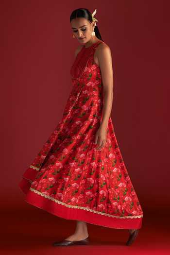 masaba red dress The Masaba Bride The Reds For the woman who knew what she wanted to wear for her wedding before she picked her groom, the classic Red 'Shaadi ka Lehenga' stands the