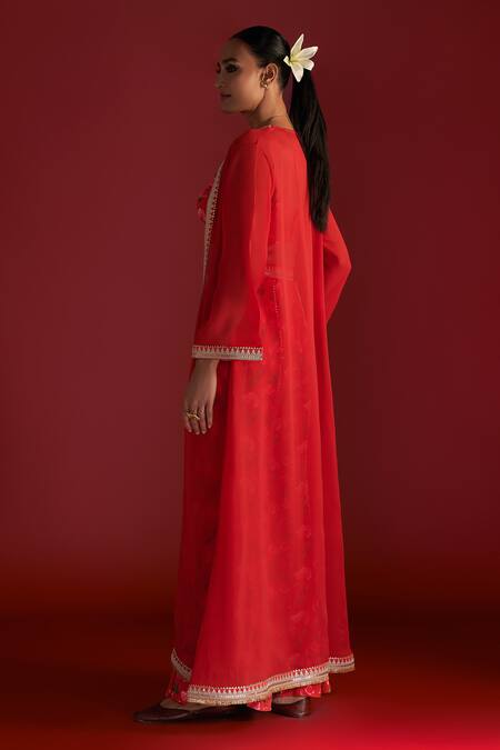 Shop Masaba Red Crepe, Silk Zari Sweetheart Neck Rain Lily Print Kali Pant Set With Cape at Aza Fashions Shop_Masaba_Red Crepe, Silk Zari Sweetheart Neck Rain Lily Print Kali Pant Set With Cape_at_Aza_Fashions