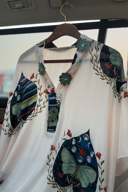 Ika_Pink Crepe V-neck Abstract Butterfly Print Kaftan Dress _Online_at_Aza_Fashions