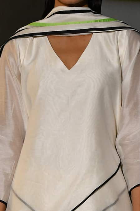 Ika_Ivory Silk Chanderi Plain V Neck Overlapped Kurta And Dhoti Pant Set  _Online_at_Aza_Fashions