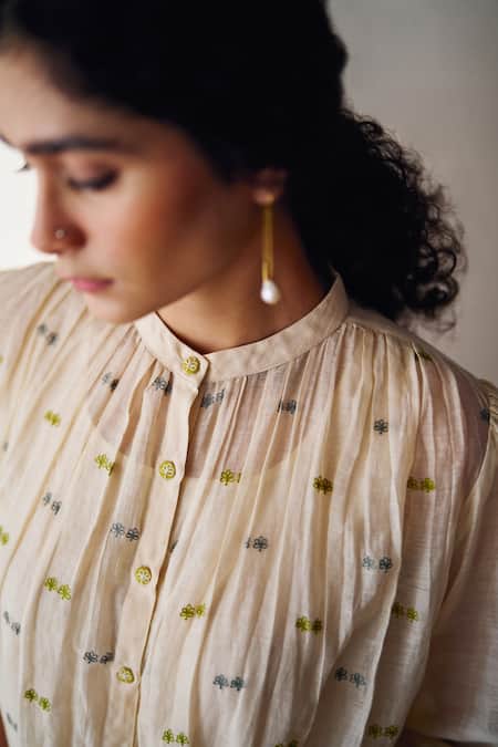 Shop Dot Ivory Chanderi Embroidery Bandeau Neck Kahili Kurta With Pant Online at Aza Fashions Shop_Dot_Ivory Chanderi Embroidery Bandeau Neck Kahili Kurta With Pant _Online_at_Aza_Fashions