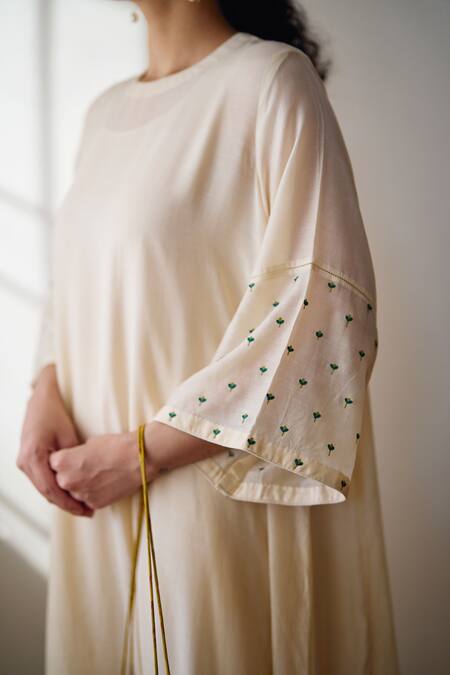 Dot Ivory Cotton, Silk Embroidery Round Neck Fleaur Kurta And Pant Set Online at Aza Fashions Dot_Ivory Cotton, Silk Embroidery Round Neck Fleaur Kurta And Pant Set _Online_at_Aza_Fashions