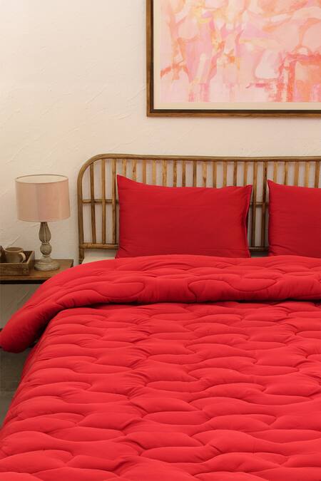 Buy House This Red 100% Cotton Rugmini Single Comforter at Aza Fashions Buy_House This_Red 100% Cotton Rugmini Single Comforter_at_Aza_Fashions