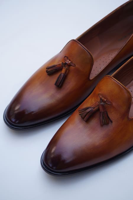 Shradha Hedau Footwear Couture Brown Dario Tassel Detailed Loafers Online at Aza Fashions Shradha Hedau Footwear Couture_Brown Dario Tassel Detailed Loafers _Online_at_Aza_Fashions