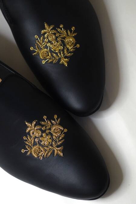 Shradha Hedau Footwear Couture Black Floral Motif Jaylen Centre Moccasins at Aza Fashions Shradha Hedau Footwear Couture_Black Floral Motif Jaylen Centre Moccasins _at_Aza_Fashions