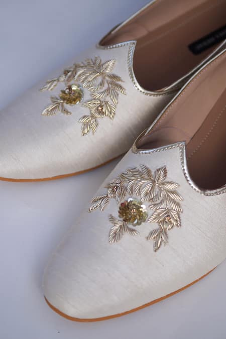 Shradha Hedau Footwear Couture Beige Embroidered Bradford Floral Loafers Online at Aza Fashions Shradha Hedau Footwear Couture_Beige Embroidered Bradford Floral Loafers _Online_at_Aza_Fashions