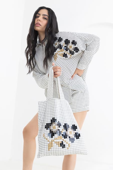 Pooja Rajgarhia Gupta Off White Crepe Embroidery Shawl Neck Checkered Print Kimono Shirt And Shorts Set at Aza Fashions Pooja Rajgarhia Gupta_Off White Crepe Embroidery Shawl Neck Checkered Print Kimono Shirt And Shorts Set _at_Aza_Fashions