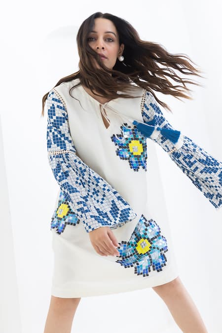 Pooja Rajgarhia Gupta Off White Crepe Embroidery Round Neck Flower Shift Dress at Aza Fashions Pooja Rajgarhia Gupta_Off White Crepe Embroidery Round Neck Flower Shift Dress _at_Aza_Fashions