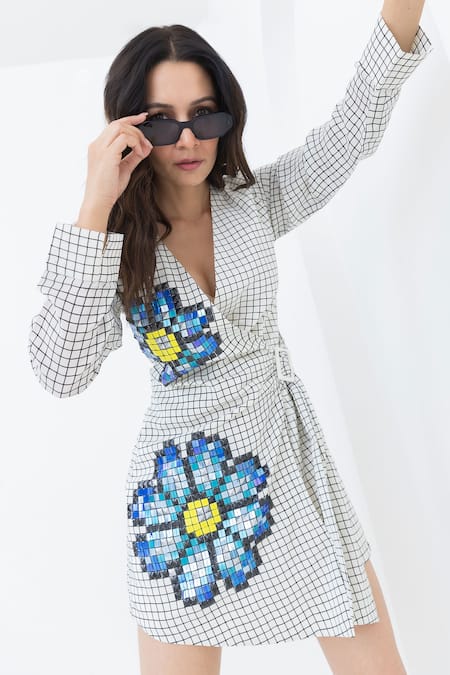 Pooja Rajgarhia Gupta_Off White Crepe Embroidery V-neck Grid Print Jumpsuit _at_Aza_Fashions