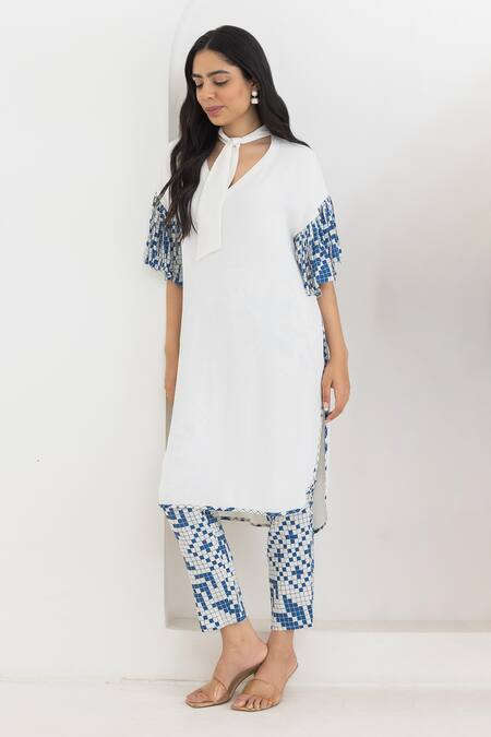 Buy Pooja Rajgarhia Gupta Off White Georgette V-neck Frilly Sleeves Plain Kurta With Pant Online at Aza Fashions Buy_Pooja Rajgarhia Gupta_Off White Georgette V-neck Frilly Sleeves Plain Kurta With Pant _Online_at_Aza_Fashions