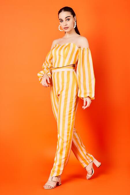 Buy Sammohi By Moksha And Hiral Yellow Linen Sweetheart Neck Lucy Crop Top With Pant Online at Aza Fashions Buy_Sammohi By Moksha And Hiral_Yellow Linen Sweetheart Neck Lucy Crop Top With Pant _Online_at_Aza_Fashions