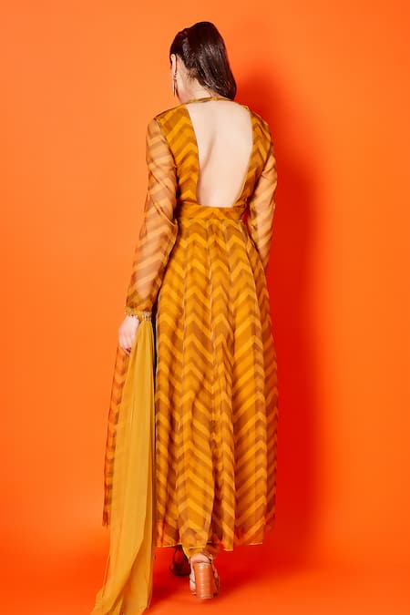 Shop Sammohi By Moksha And Hiral Yellow Organza, Tulle V-neck Clara Chevron Print Anarkali Pant Set at Aza Fashions Shop_Sammohi By Moksha And Hiral_Yellow Organza, Tulle V-neck Clara Chevron Print Anarkali Pant Set _at_Aza_Fashions