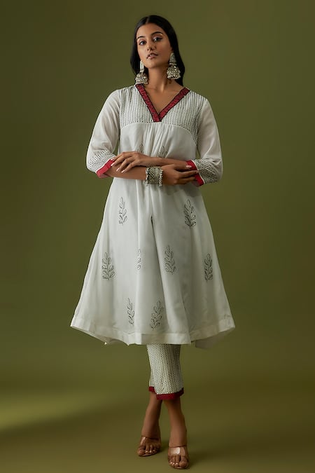 Sanjev Marwaaha Ivory Cotton Silk Hand Block Printed V Neck Kurta And Pant Set 