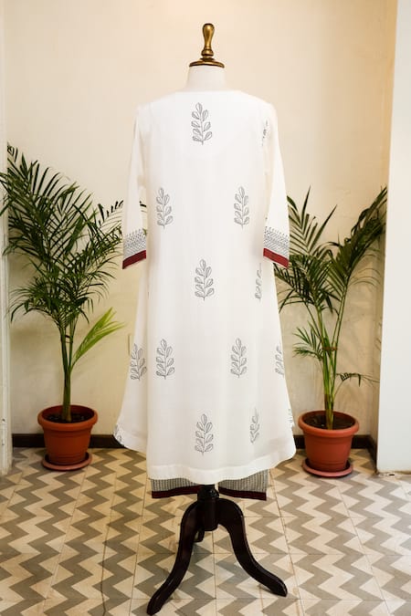 Sanjev Marwaaha_Ivory Cotton Silk Hand Block Printed V Neck Kurta And Pant Set_at_Aza_Fashions