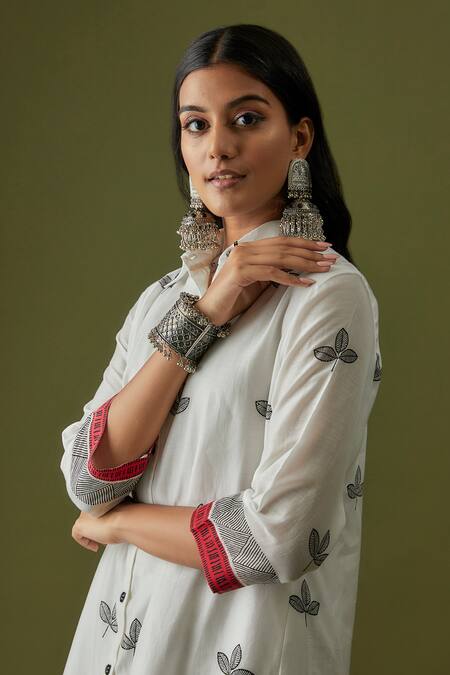 Buy_Sanjev Marwaaha_Ivory Cotton Silk Hand Block Printed Collared Neck Tunic And Pant Set_Online_at_Aza_Fashions