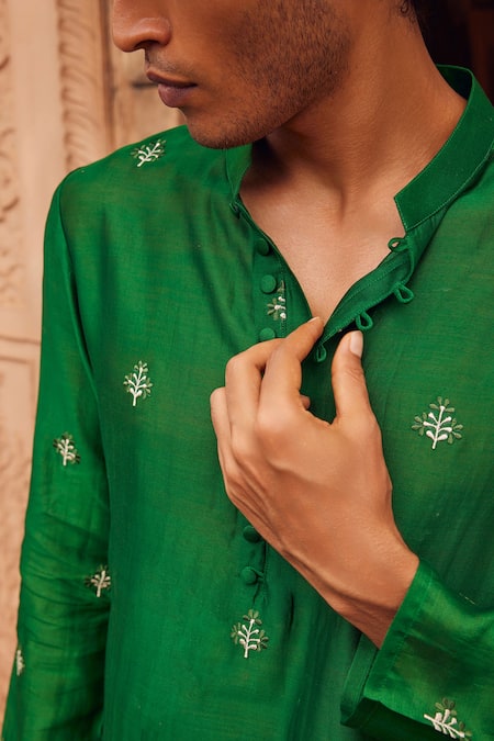 Buy Seema Nanda Green Chanderi Silk, Satin, Embroidery Floral Kurta Set Online at Aza Fashions Buy_Seema Nanda_Green Chanderi Silk, Satin, Embroidery Floral Kurta Set _Online_at_Aza_Fashions