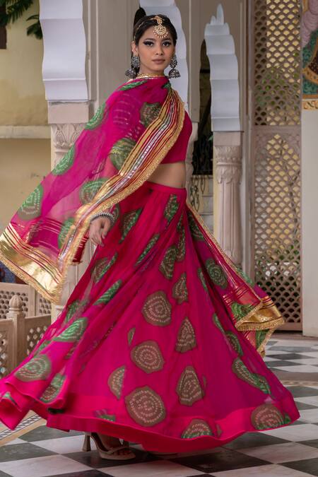 Shop_Gulabo Jaipur_Pink Chiffon Gota Patti, Embroidery V-neck Chanchal Geometric Print Skirt Set _Online_at_Aza_Fashions