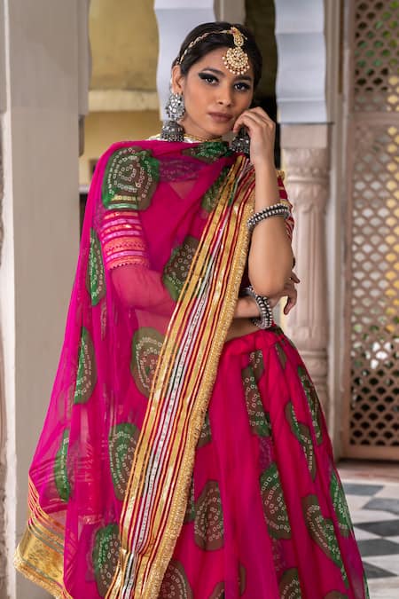 Gulabo Jaipur_Pink Chiffon Gota Patti, Embroidery V-neck Chanchal Geometric Print Skirt Set _at_Aza_Fashions