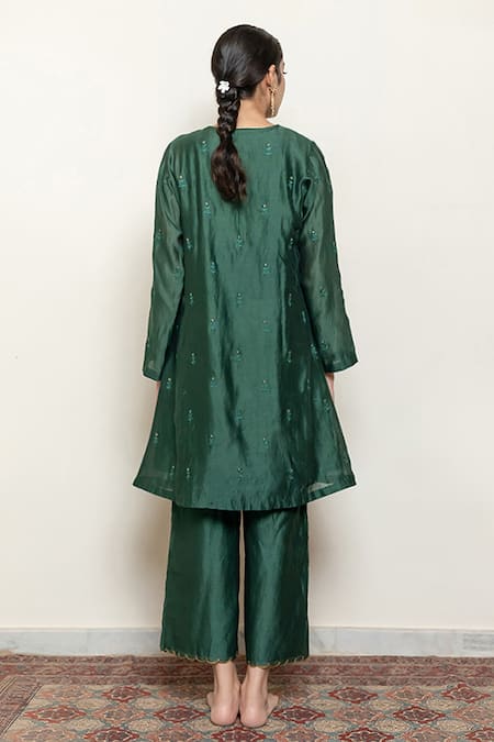 Nirjara Roohi Blossom Embroidered Kurta With Pant 