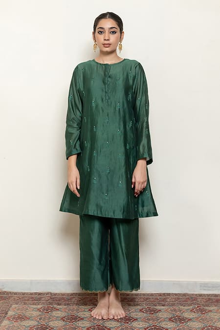 Buy_Nirjara_Emerald Green Chanderi Silk, Cotton Embroidery, Roohi Blossom Kurta With Pant _Online_at_Aza_Fashions