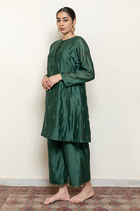 Shop_Nirjara_Emerald Green Chanderi Silk, Cotton Embroidery, Roohi Blossom Kurta With Pant _Online_at_Aza_Fashions