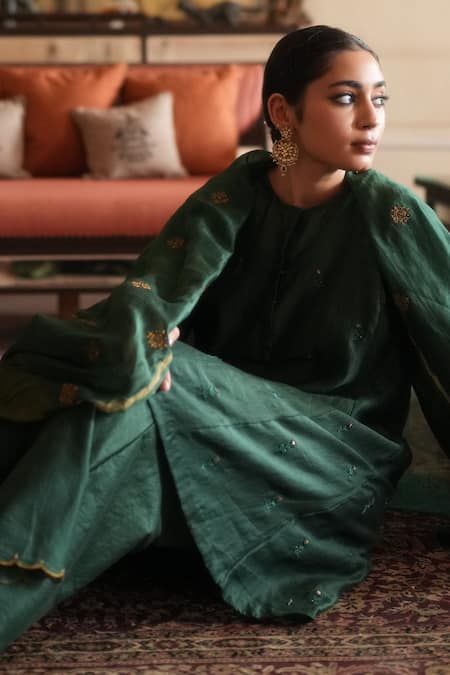 Nirjara_Emerald Green Chanderi Silk, Cotton Roohi Floral Blossom Kurta With Pant _Online_at_Aza_Fashions