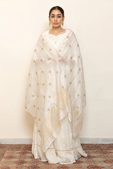 Buy_Nirjara_Ivory Chanderi Silk Hand Heer Floral Motifs Kanchadi Blouse Lehenga Set _Online_at_Aza_Fashions