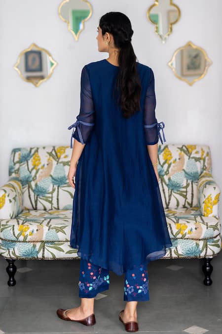 Vaayu Solid Kurta With Floral Applique Pant 