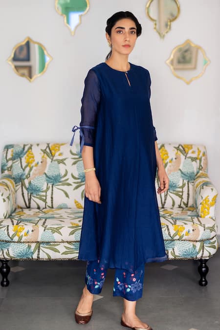 Vaayu Solid Kurta With Floral Applique Pant 