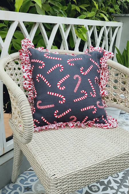 Pillow cover with outlet frill