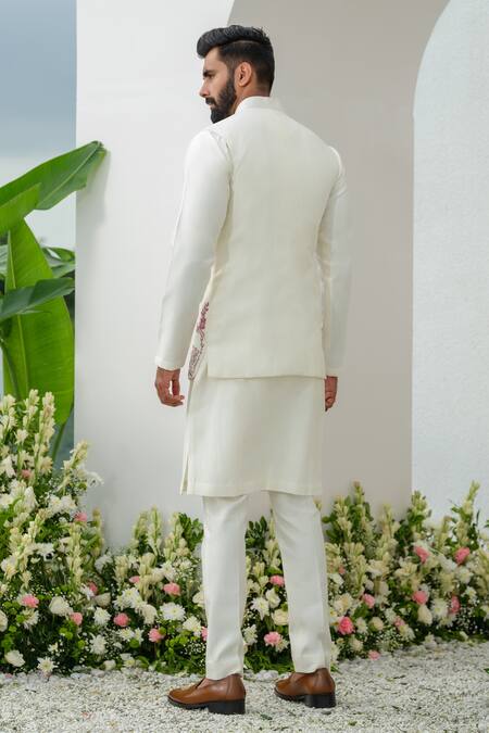 Amrit Dawani Floral Embroidered Bundi Kurta Set 