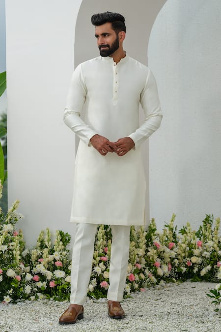 Amrit Dawani_Ivory Cotton, Silk Embroidery Floral Bundi Kurta Set _Online_at_Aza_Fashions