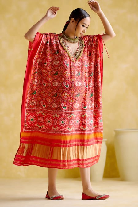 Shop 5elements Red Modal, Satin, Lace Embroidery V-neck Advaita Traditional Motif Print Kaftan at Aza Fashions Shop_5elements_Red Modal, Satin, Lace Embroidery V-neck Advaita Traditional Motif Print Kaftan _at_Aza_Fashions
