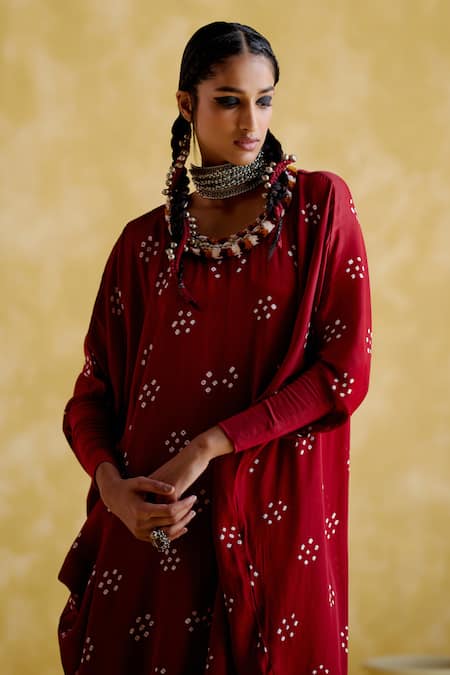 Shop 5elements Maroon Modal, Satin Pom-poms Round Neck Annapoorna Bandhani Pattern Kaftan Online at Aza Fashions Shop_5elements_Maroon Modal, Satin Pom-poms Round Neck Annapoorna Bandhani Pattern Kaftan _Online_at_Aza_Fashions