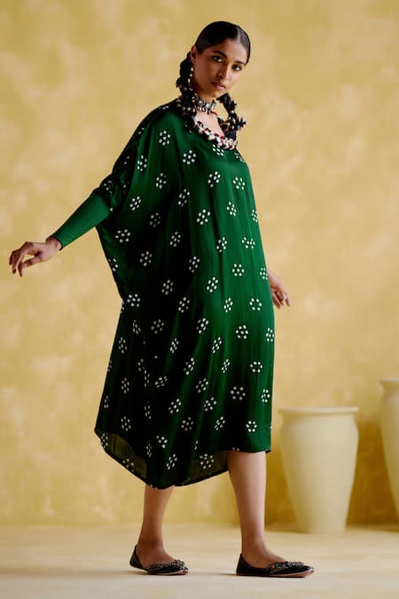Buy 5elements Green Modal, Satin Round Neck Annapoorna Bandhani Kaftan Online at Aza Fashions Buy_5elements_Green Modal, Satin Round Neck Annapoorna Bandhani Kaftan _Online_at_Aza_Fashions