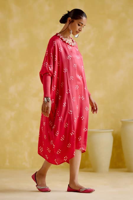Buy 5elements Pink Modal, Satin Pom-poms Round Neck Annapoorna Bandhani Tie Dye Kaftan Online at Aza Fashions Buy_5elements_Pink Modal, Satin Pom-poms Round Neck Annapoorna Bandhani Tie Dye Kaftan _Online_at_Aza_Fashions