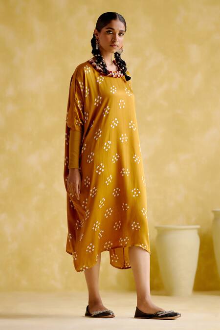 5elements_Yellow Modal, Satin Round Neck Annapoorna Bandhani Cluster Kaftan _Online_at_Aza_Fashions