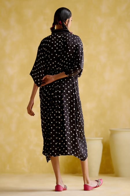 Shop 5elements Black Modal, Satin V-neck Devadarsana Flared Sleeve Handcrafted Kaftan at Aza Fashions Shop_5elements_Black Modal, Satin V-neck Devadarsana Flared Sleeve Handcrafted Kaftan _at_Aza_Fashions