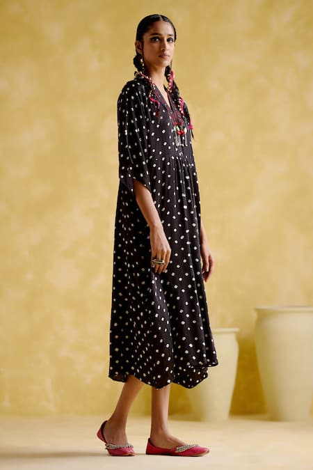 Buy 5elements Black Modal, Satin V-neck Devadarsana Flared Sleeve Handcrafted Kaftan Online at Aza Fashions Buy_5elements_Black Modal, Satin V-neck Devadarsana Flared Sleeve Handcrafted Kaftan _Online_at_Aza_Fashions