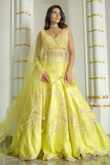 Tamaraa By Tahani_Green Silk Hand Embroidered Thread Leaf Neck Garden Lehenga Set _Online_at_Aza_Fashions