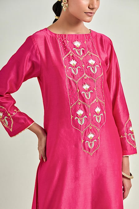 Buy Anantaa By Roohi Fuchsia Silk, Chanderi Sequins, Embroidery Boat Neck Floral Kurta Pant Set Buy_Anantaa By Roohi_Fuchsia Silk, Chanderi Sequins, Embroidery Boat Neck Floral Kurta Pant Set
